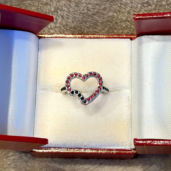 Rare Find Swarovski Silver Heart Ring with Red and Black Crystals Size 6 1/2 - Picture 3 of 10